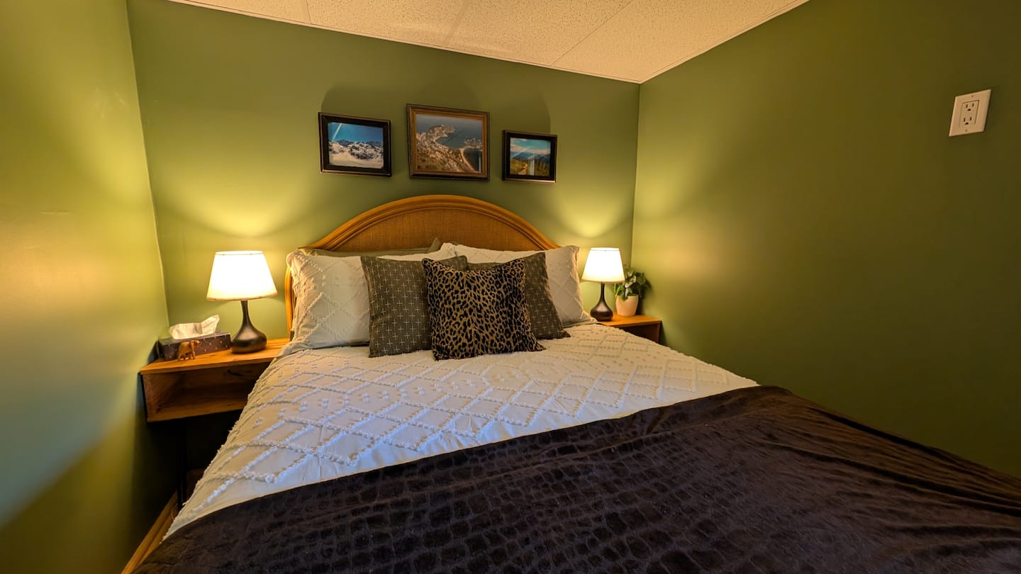 Bedroom with queen bed